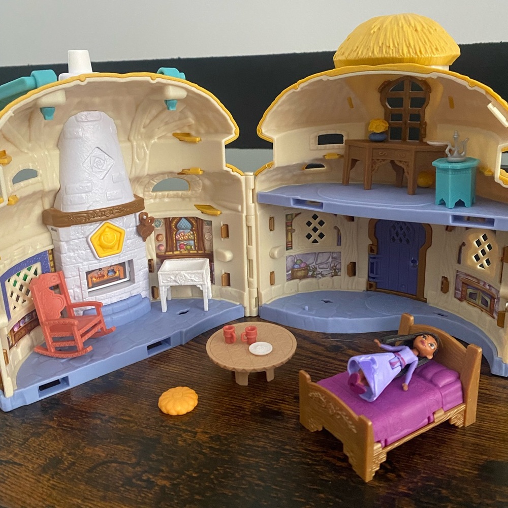 Disney Wish cottage